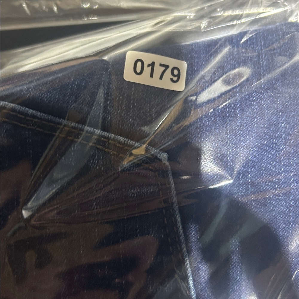 A & F - The Super Skinny High Rise Jean - Picture 8 of 8